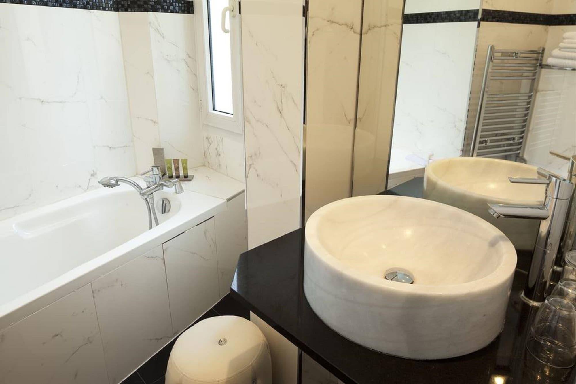 فندق Riviera Elysees باريس المظهر الخارجي الصورة